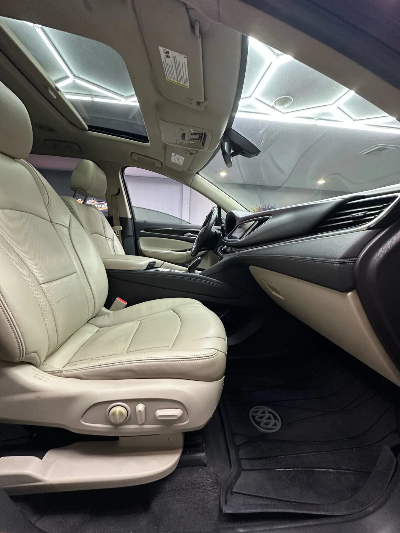 Used 2018 Buick Enclave Essence FWD image 31