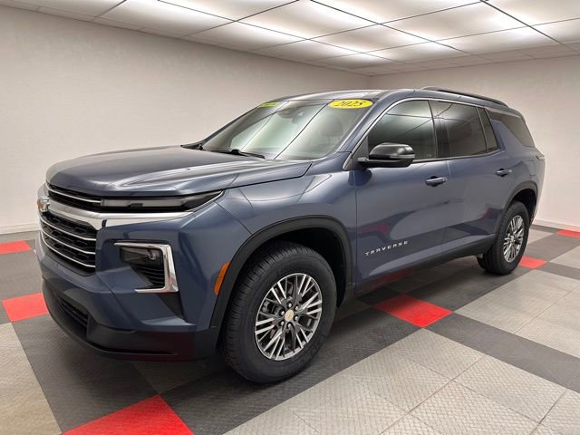 Used 2025 Chevrolet Traverse LT AWD/4WD image 3