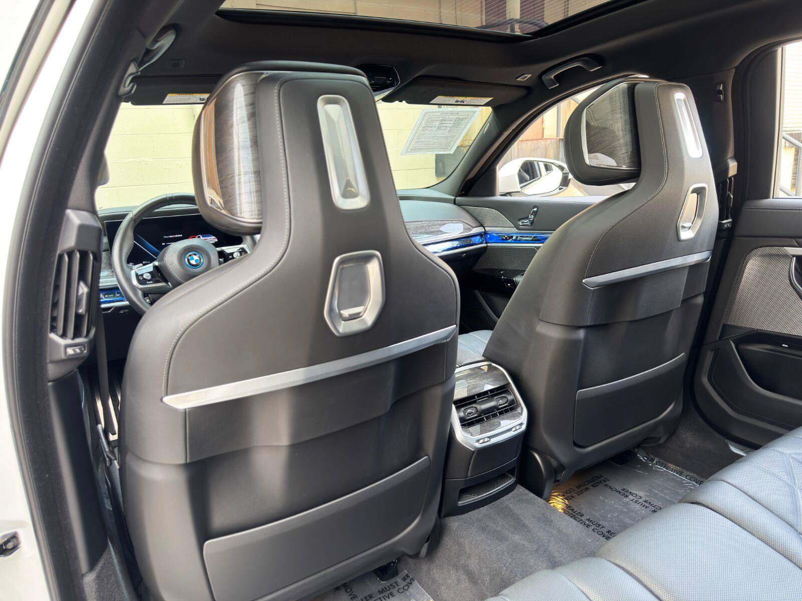 Used 2024 BMW i7 xDrive60 w/ Premium Package AWD/4WD image 42