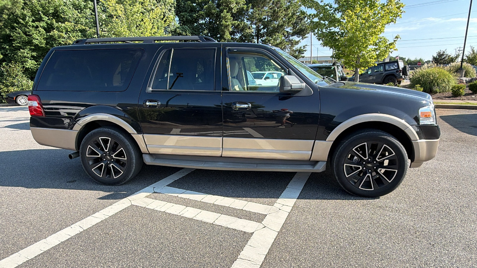 Used 2014 Ford Expedition EL XLT w/ Equipment Group 202A AWD/4WD image 7