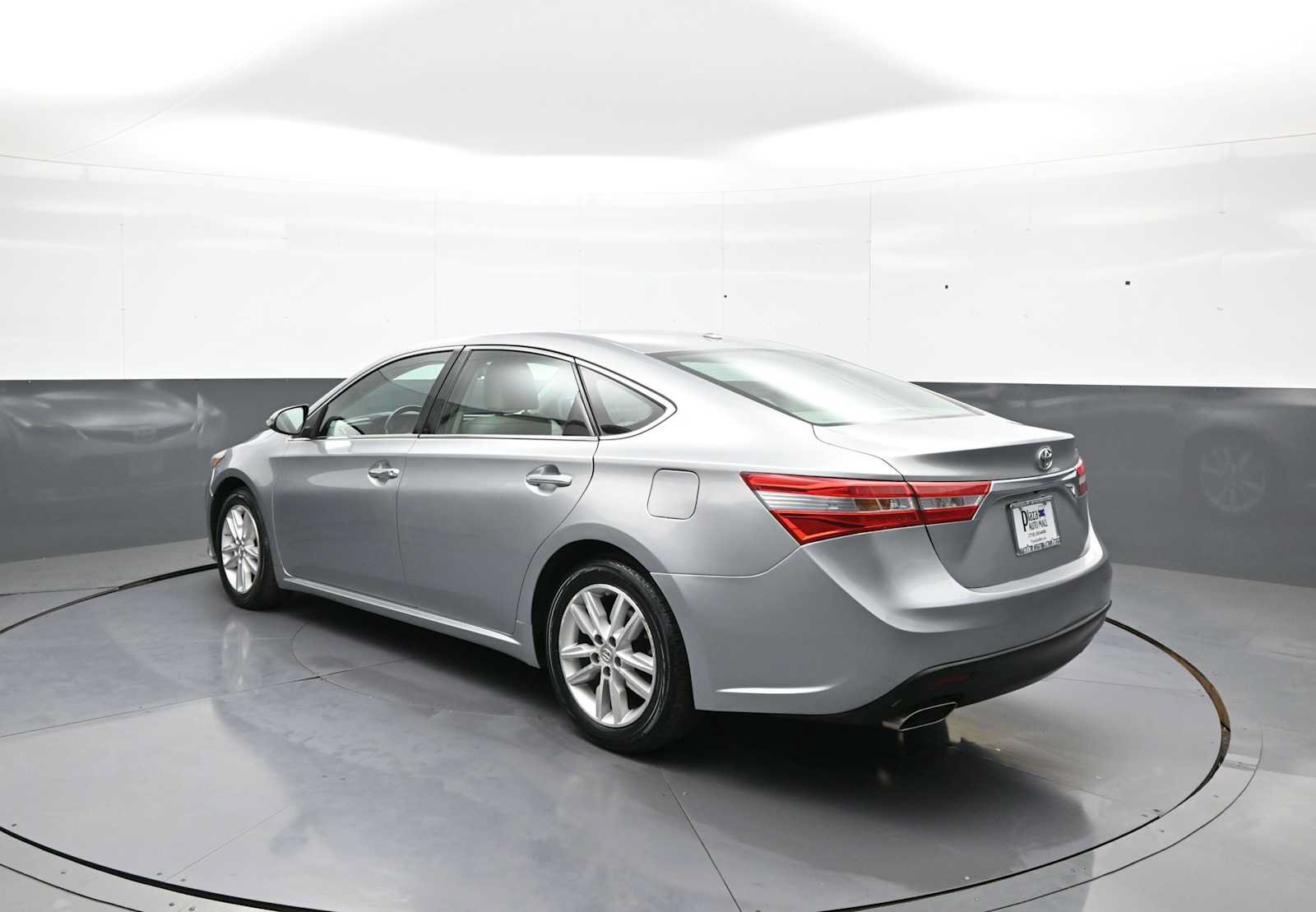 Used 2015 Toyota Avalon XLE FWD image 10