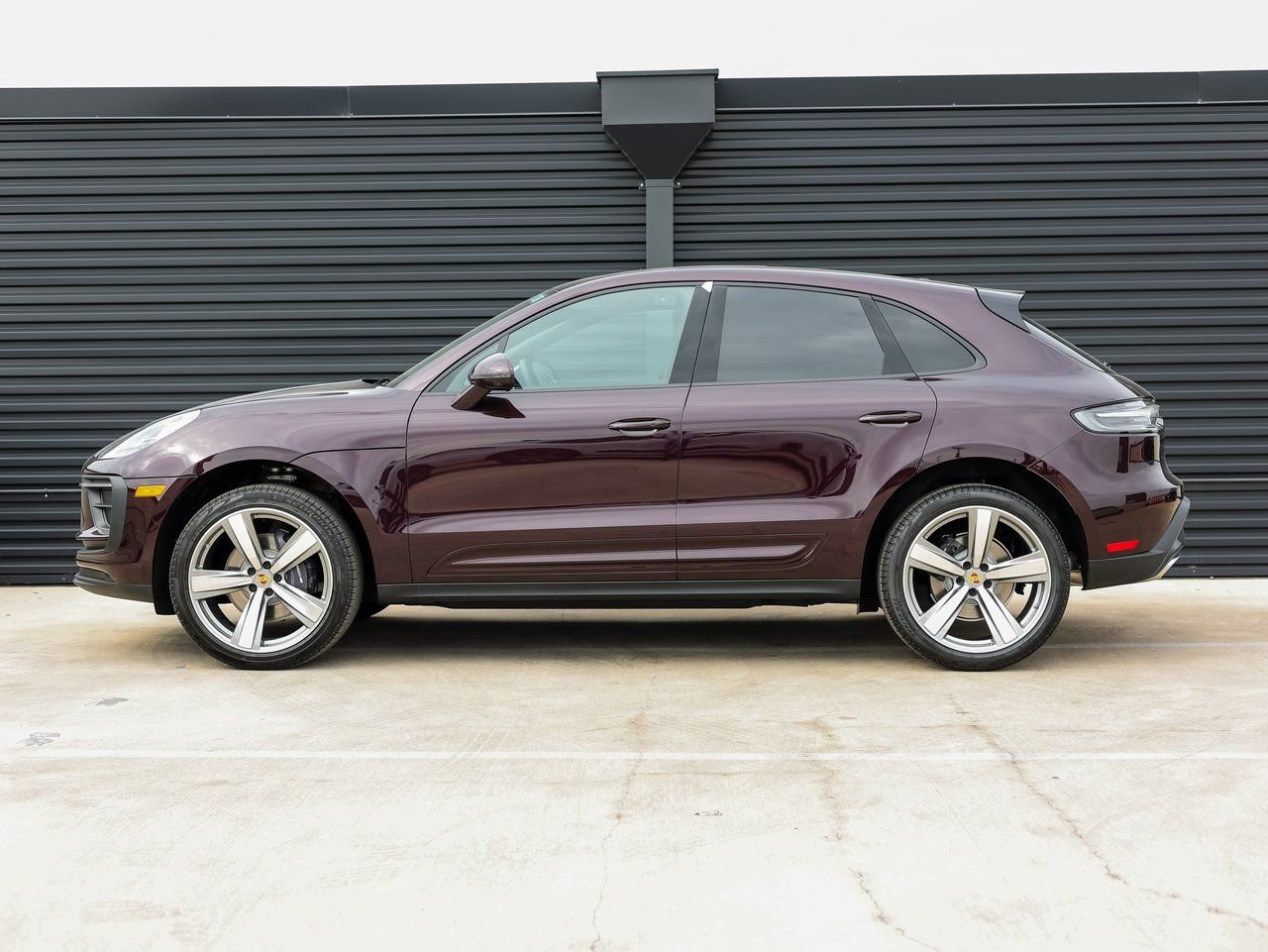 Certified 2026 Porsche Macan AWD/4WD image 2