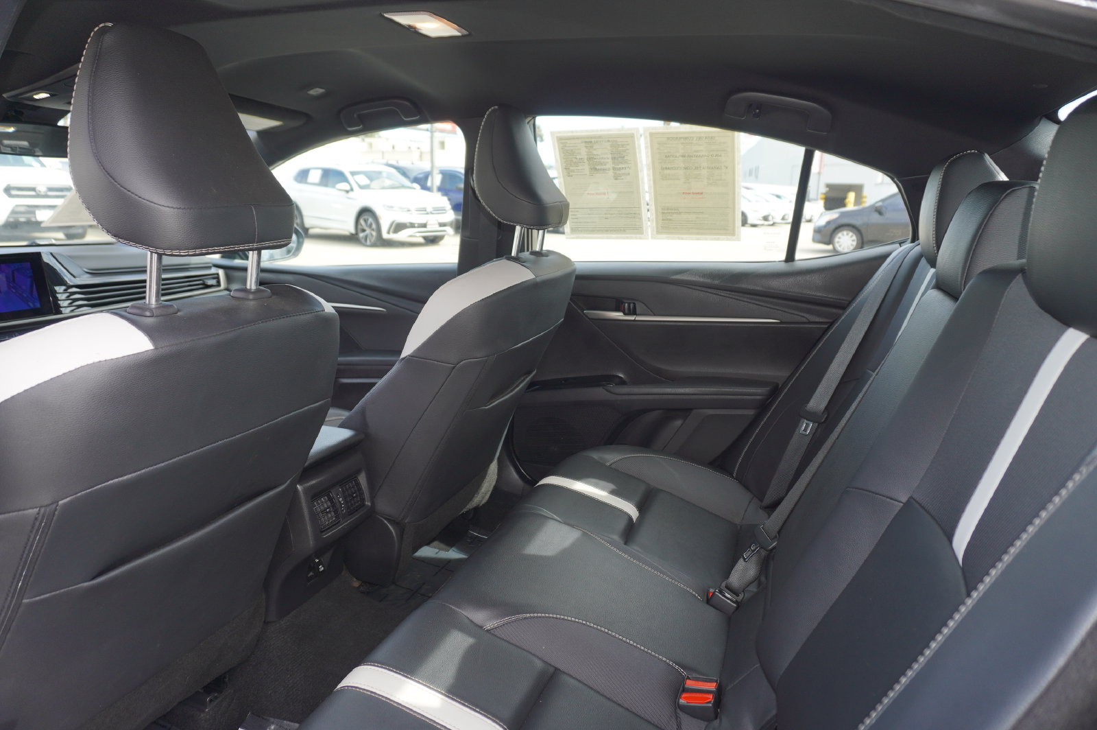 Used 2025 Toyota Camry SE FWD image 8