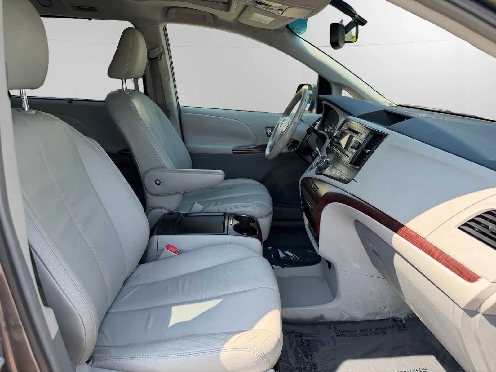 Used 2011 Toyota Sienna XLE w/ Entertainment Pkg FWD image 15