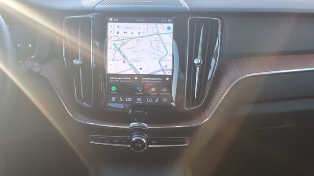 Used 2024 Volvo XC60 B5 Plus image 24