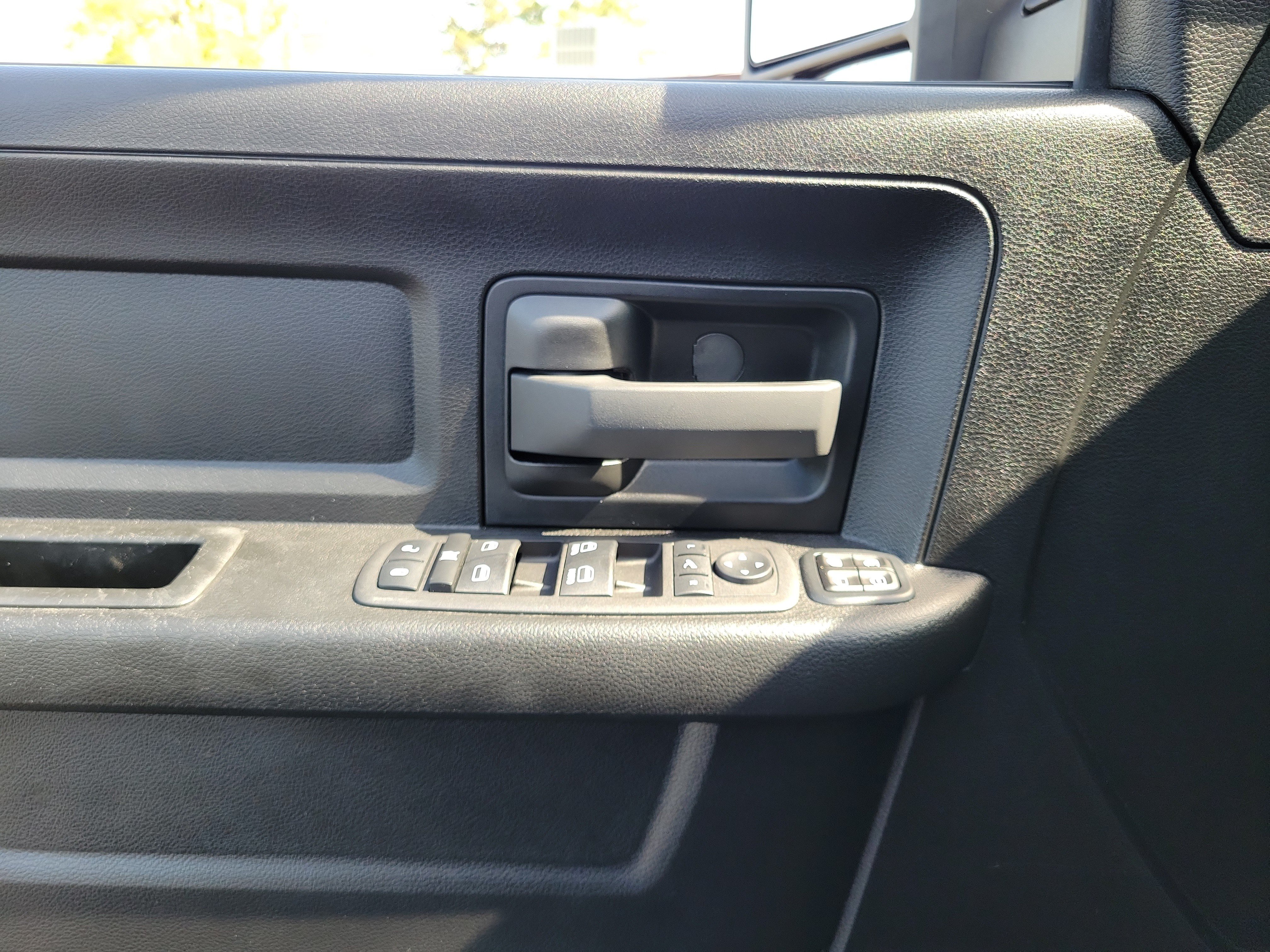 Used 2023 RAM 2500 Tradesman w/ Chrome Appearance Group AWD/4WD image 17
