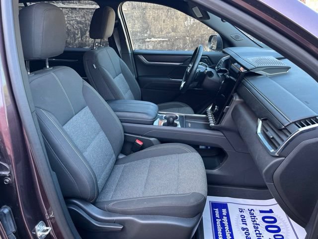 Certified 2025 GMC Acadia Elevation FWD image 20