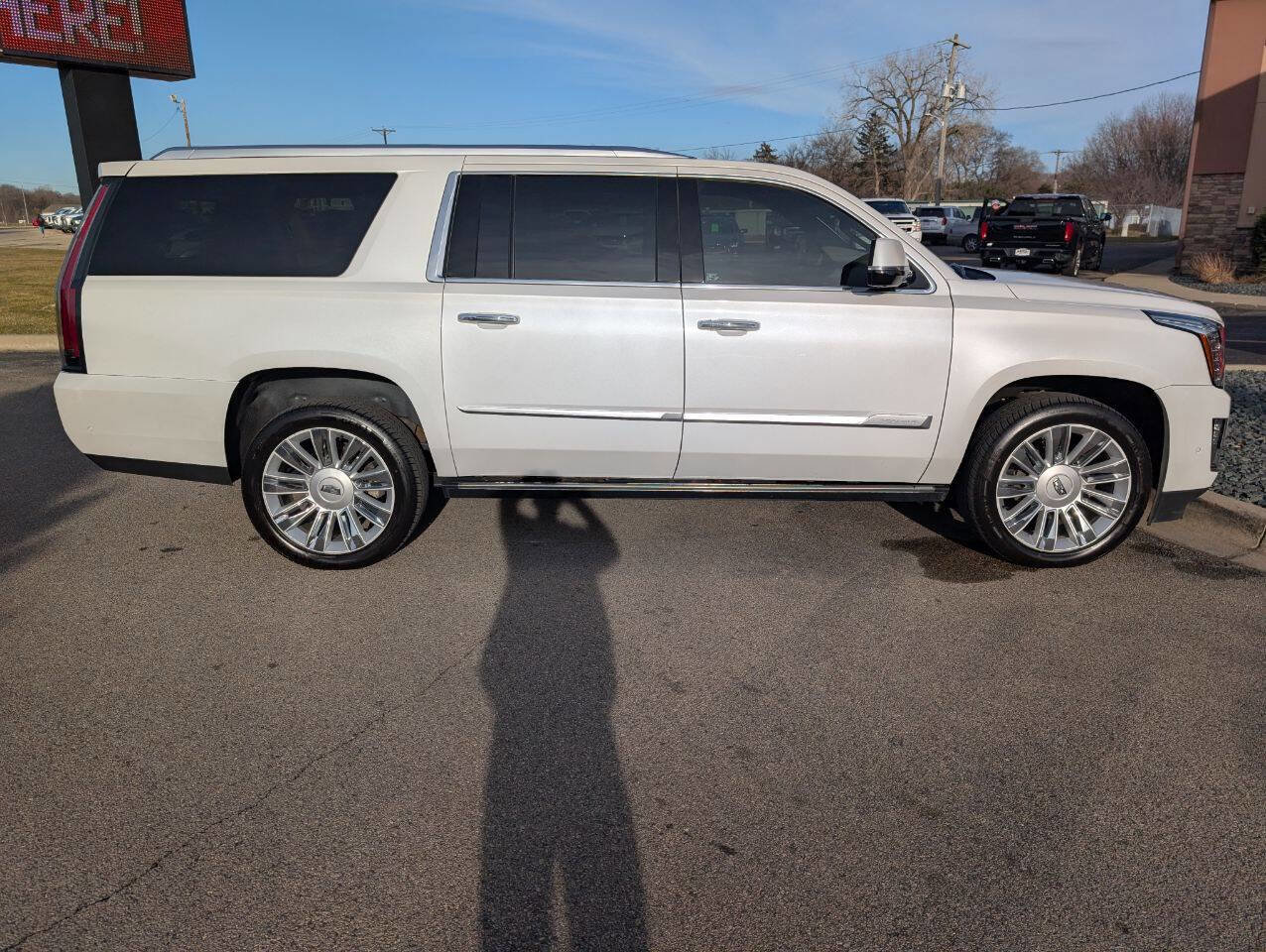 Used 2019 Cadillac Escalade ESV Platinum image 10