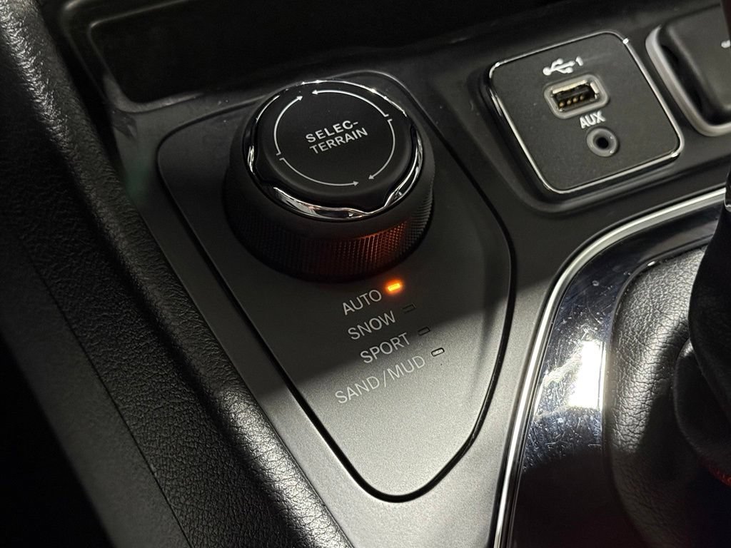 Certified 2020 Jeep Cherokee Limited AWD/4WD image 19