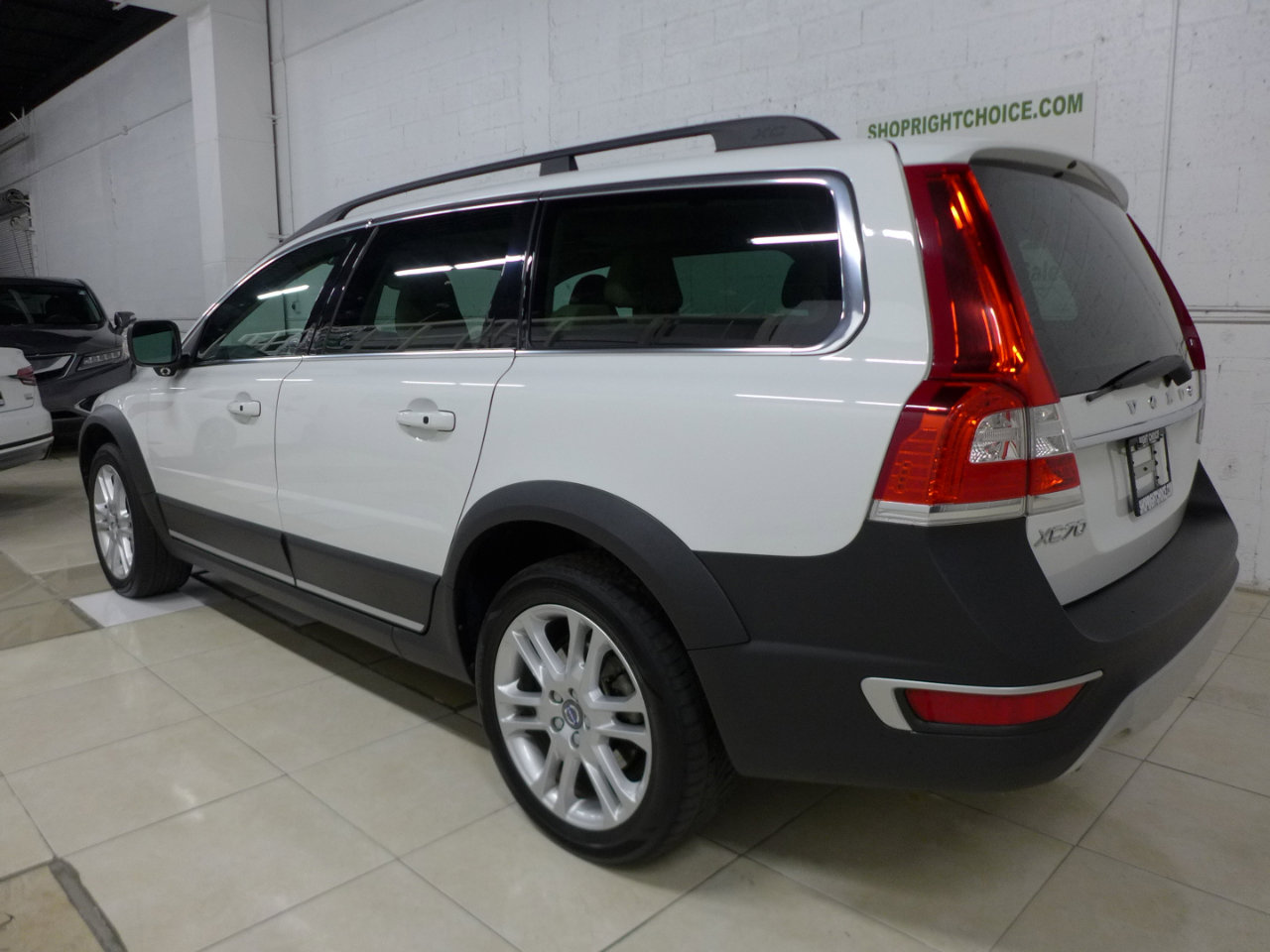 Used 2016 Volvo XC70 T5 Platinum w/ Protection Package image 4
