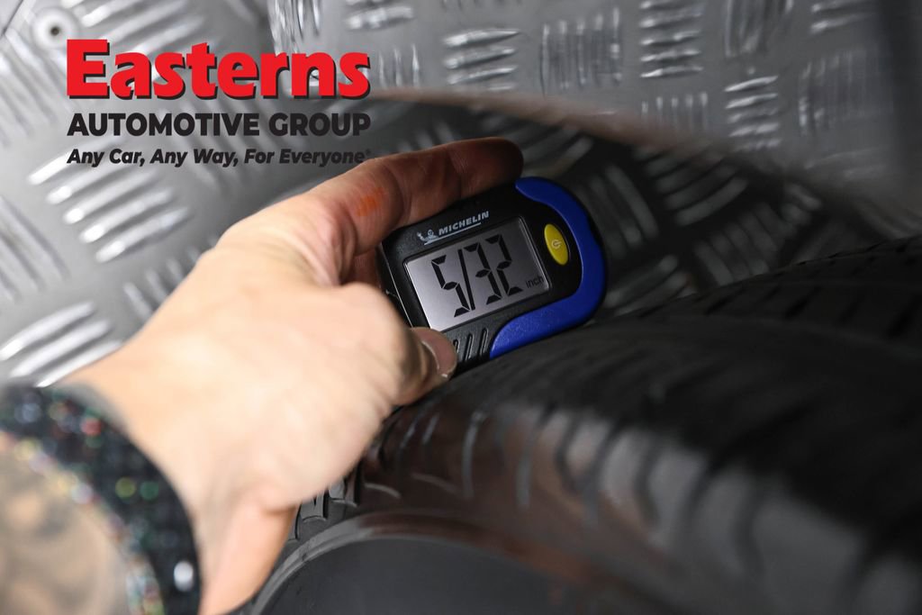 Used 2017 Chrysler Pacifica LX w/ Tire & Wheel Group FWD image 25