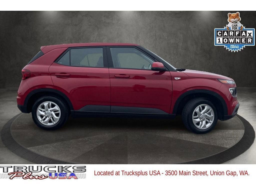 Used 2023 Hyundai Venue SE image 2