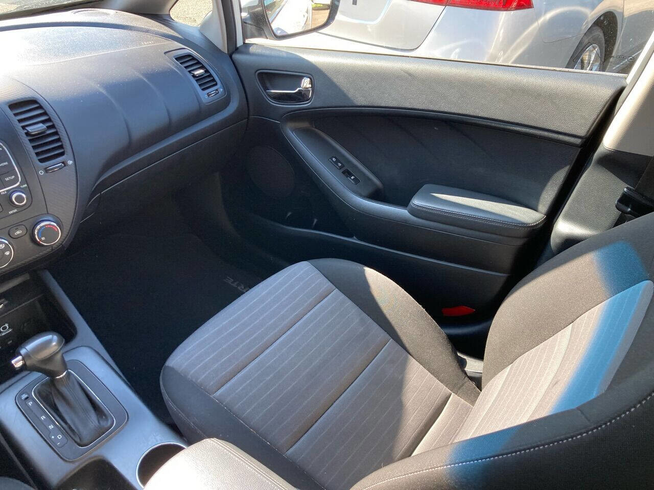 Used 2014 Kia Forte EX image 9