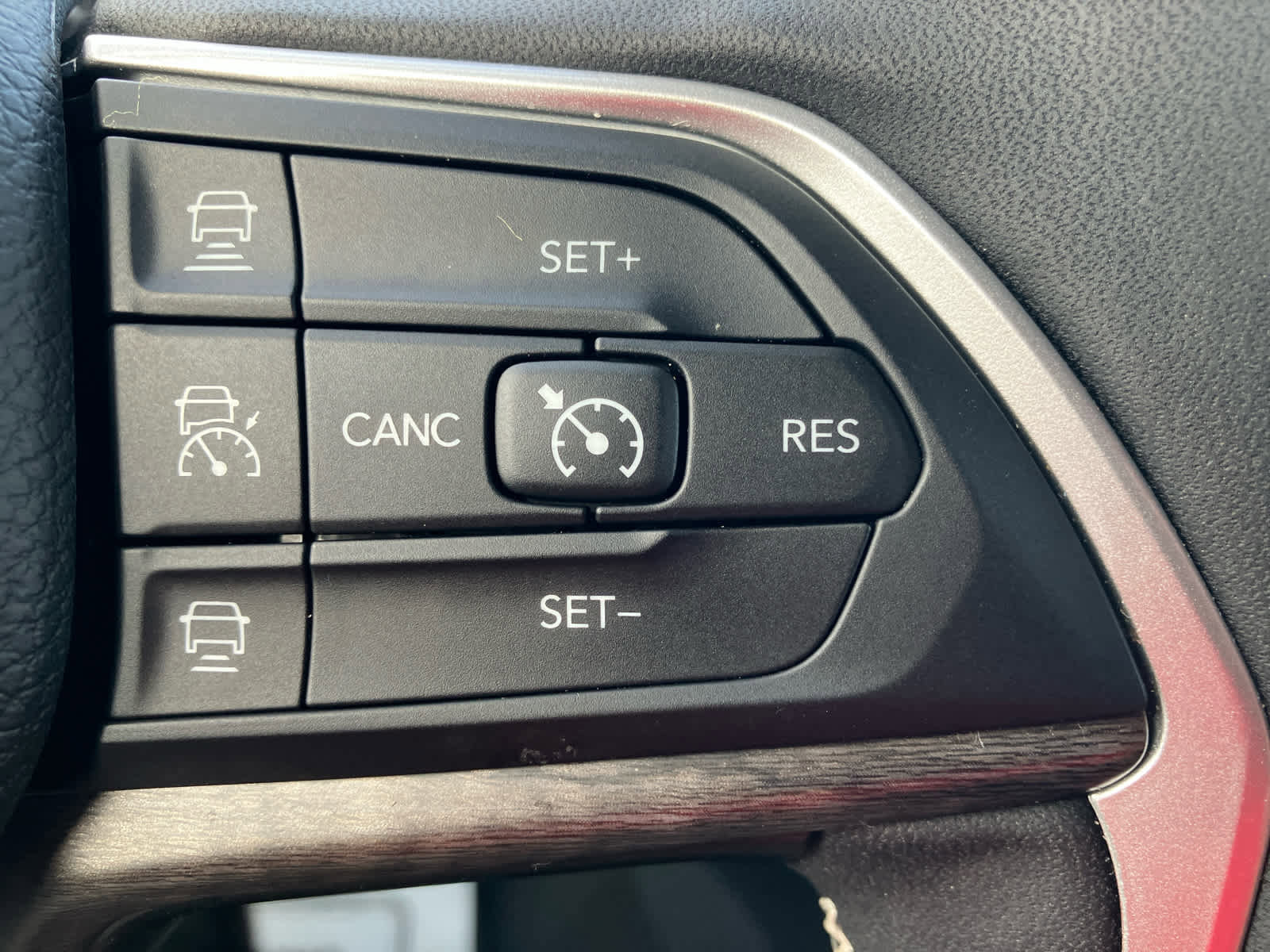 Used 2025 Jeep Grand Cherokee L Limited w/ Luxury Tech Group II image 20