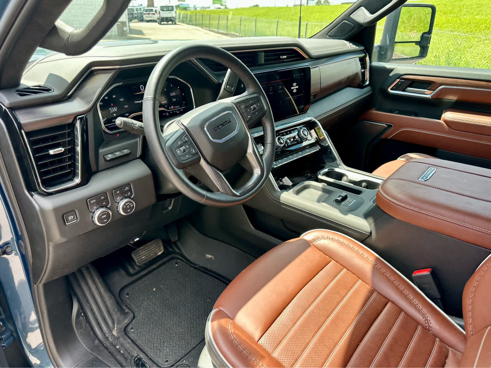 Used 2025 GMC Sierra 2500 Denali Ultimate AWD/4WD image 11