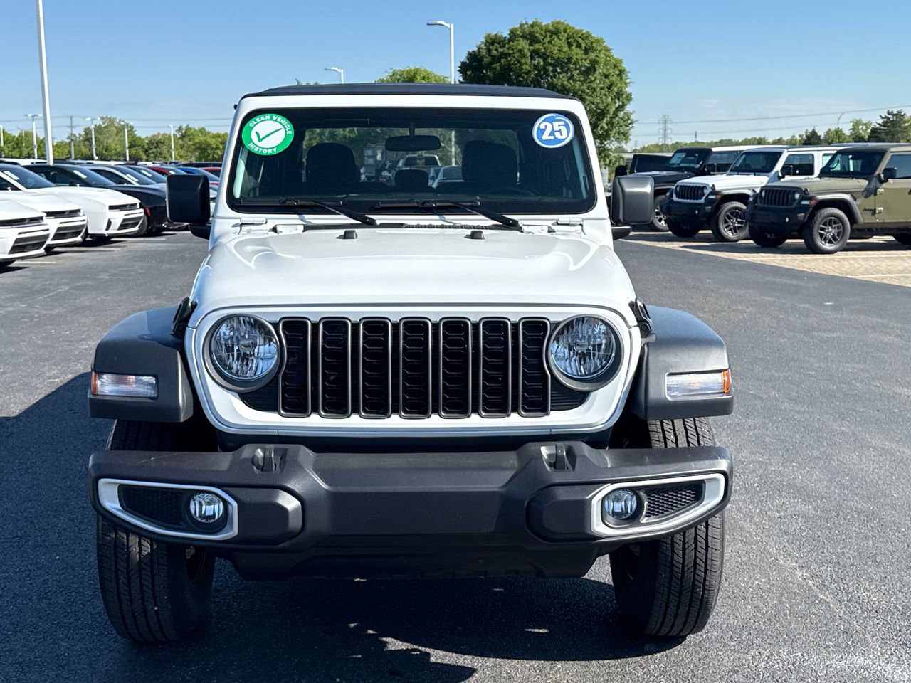 Used 2025 Jeep Gladiator Sport AWD/4WD image 8