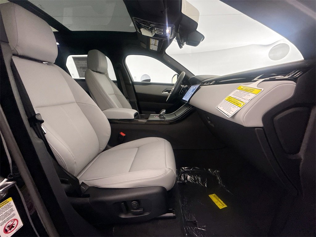 New 2026 Land Rover Range Rover Velar Dynamic SE image 28
