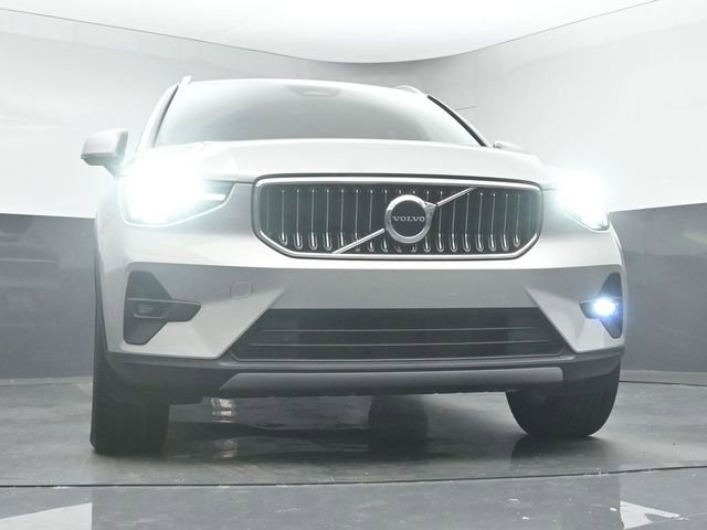 Used 2023 Volvo XC40 B5 Plus image 35
