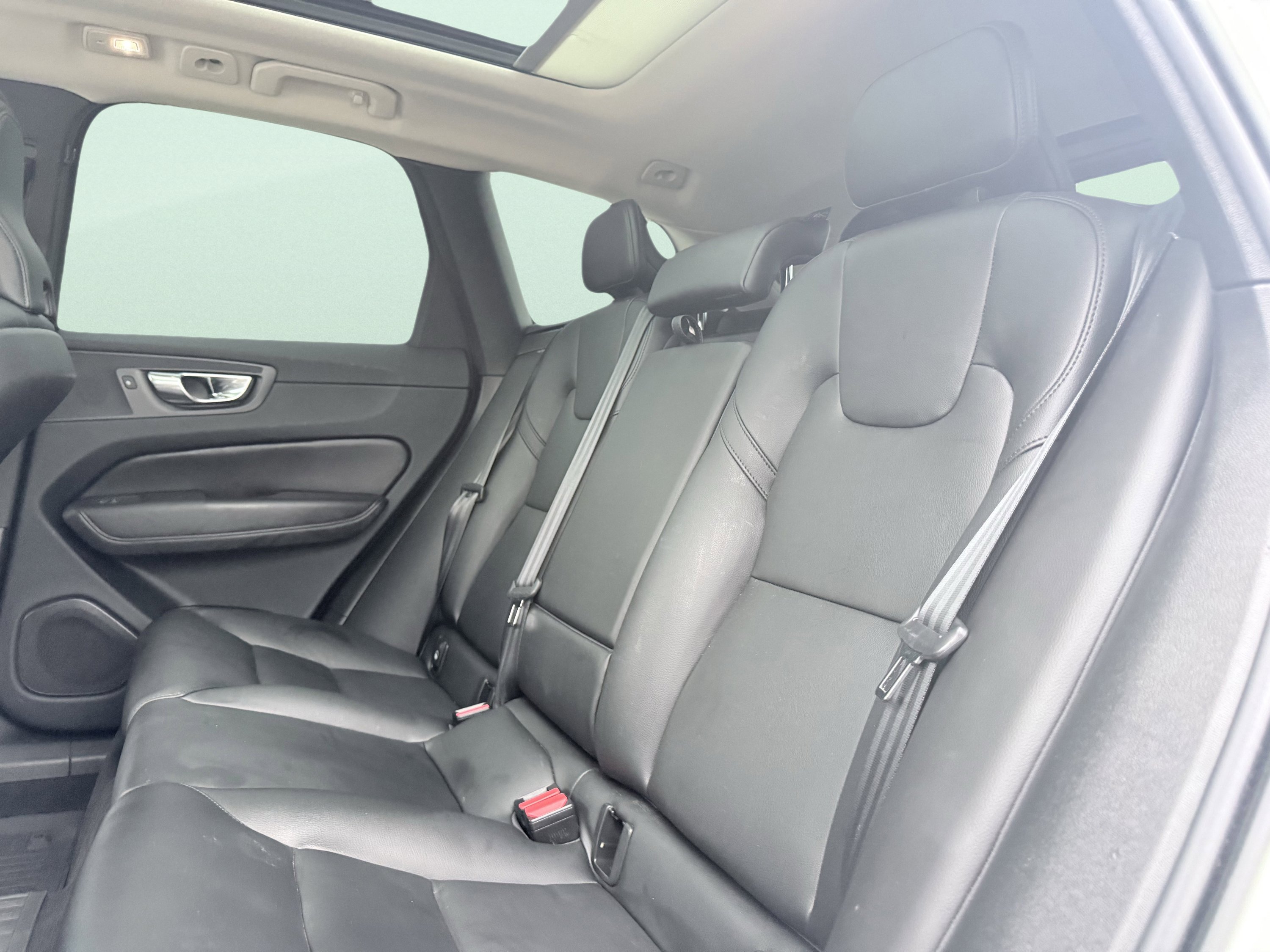 Used 2023 Volvo XC60 B5 Core image 37