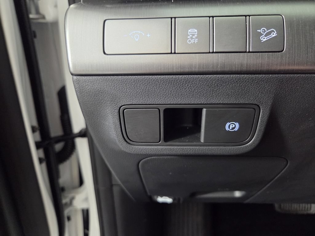 Used 2024 Hyundai Kona SEL FWD image 17