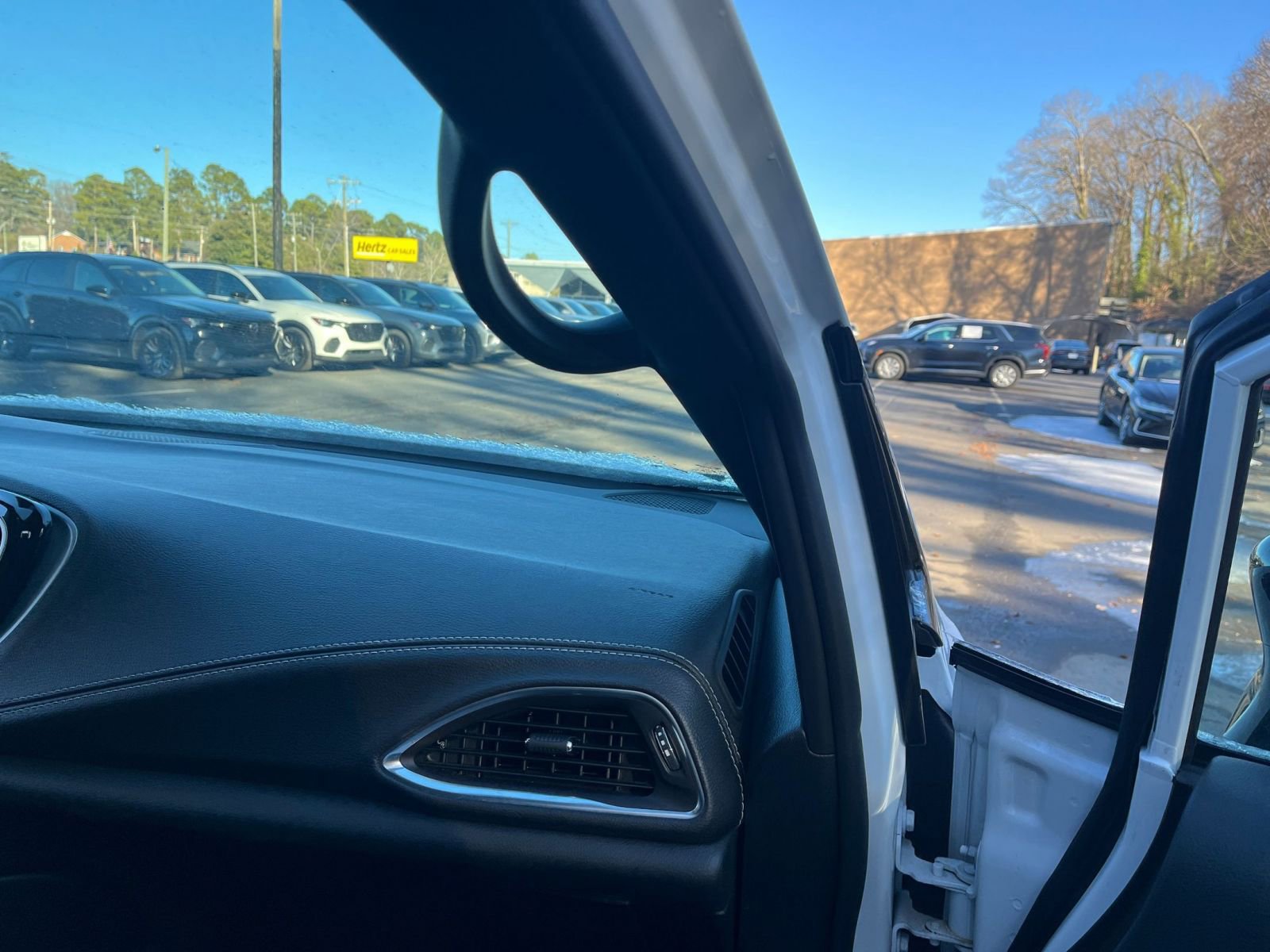 Used 2025 Chrysler Pacifica Limited image 38