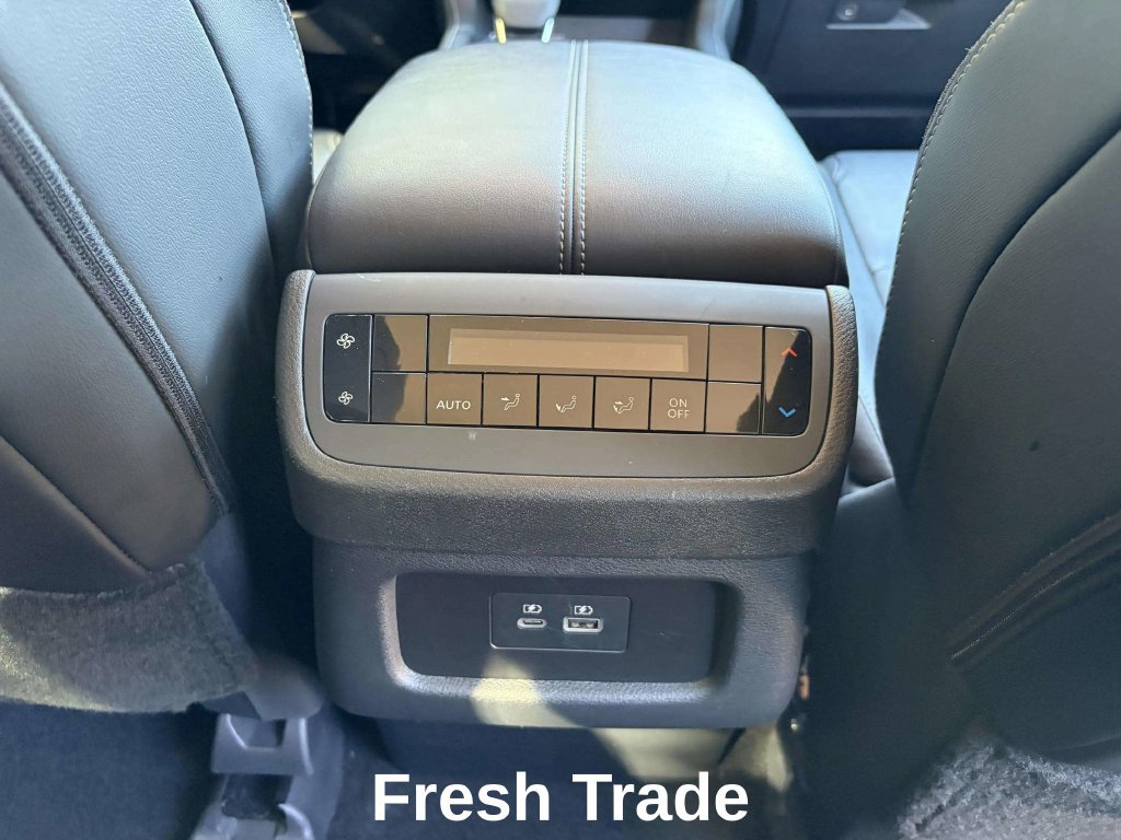 Used 2024 Nissan Pathfinder SL AWD/4WD image 10