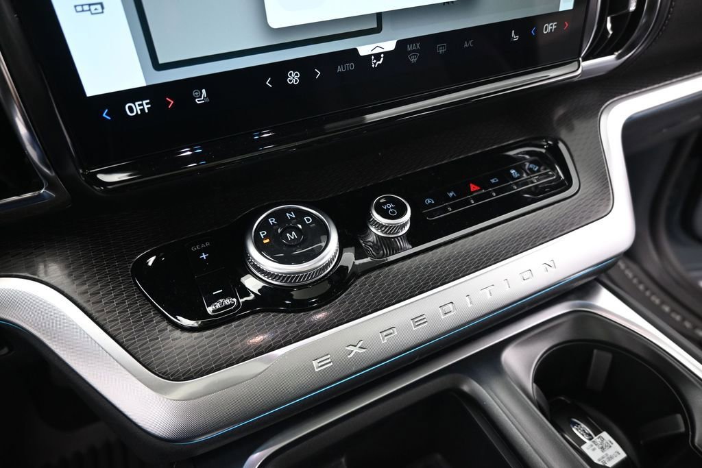 New 2026 Ford Expedition Platinum w/ Stealth Appearance Package AWD/4WD image 16