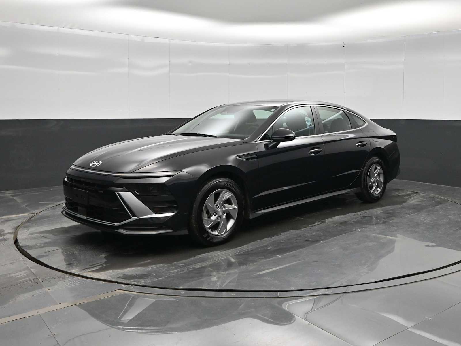 Used 2025 Hyundai Sonata SE FWD image 4