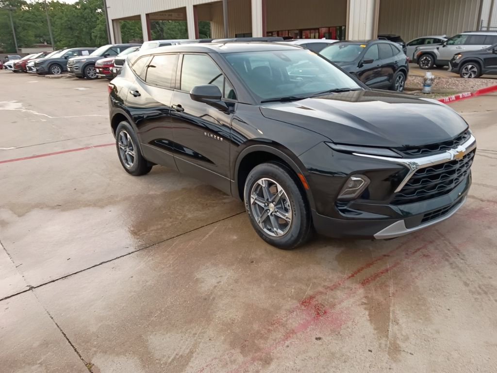 Used 2025 Chevrolet Blazer LT FWD image 6