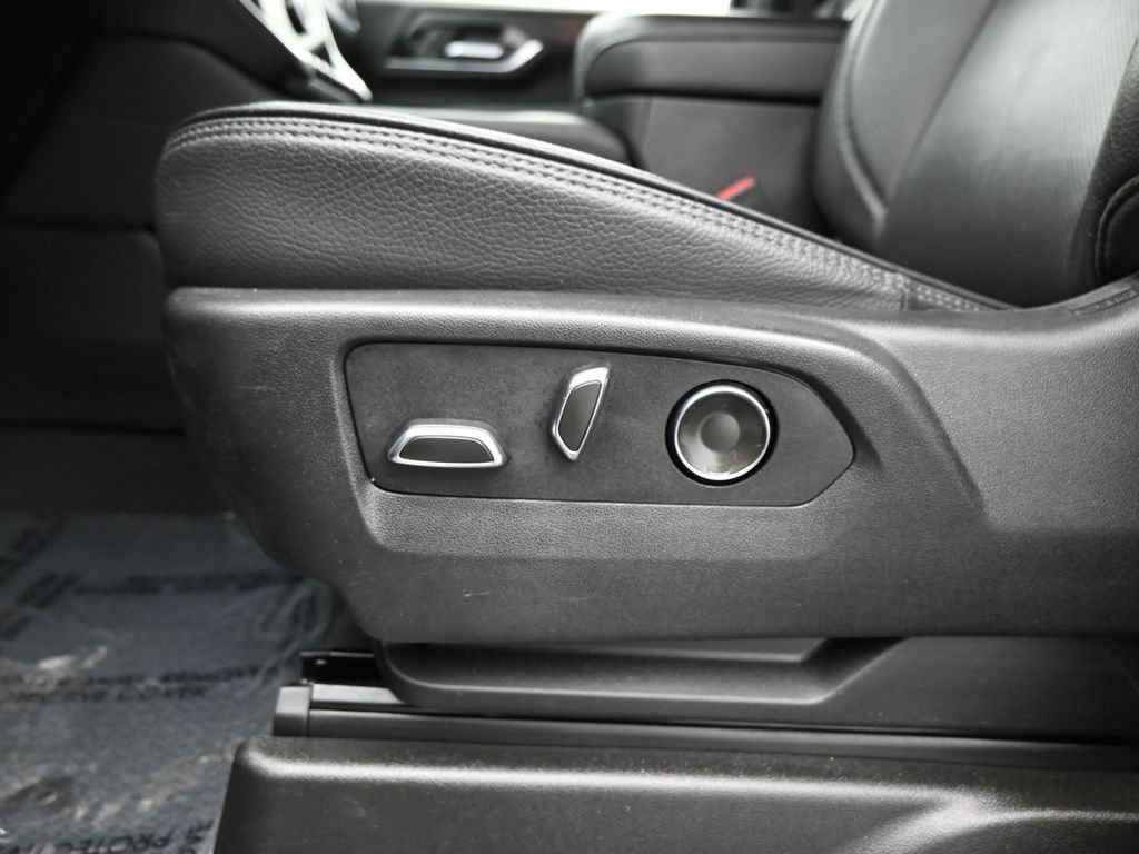 Used 2025 GMC Yukon Denali AWD/4WD image 15