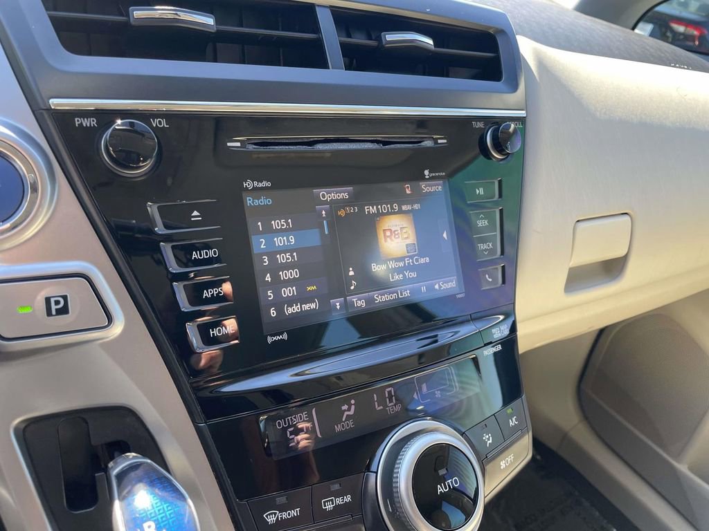 Used 2016 Toyota Prius V Four image 38