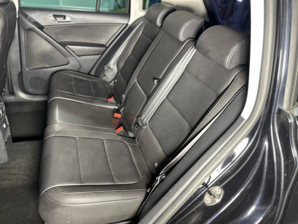 Used 2011 Volkswagen Tiguan S image 25