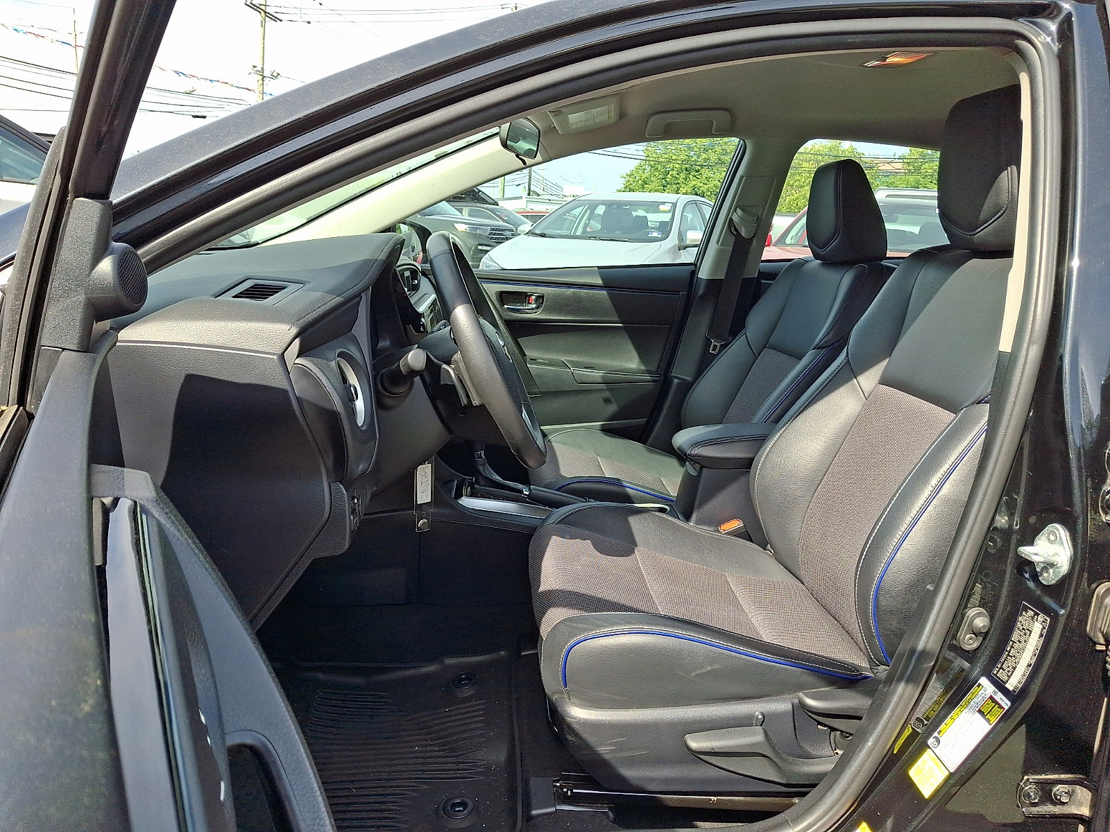 Used 2018 Toyota Corolla SE FWD image 14