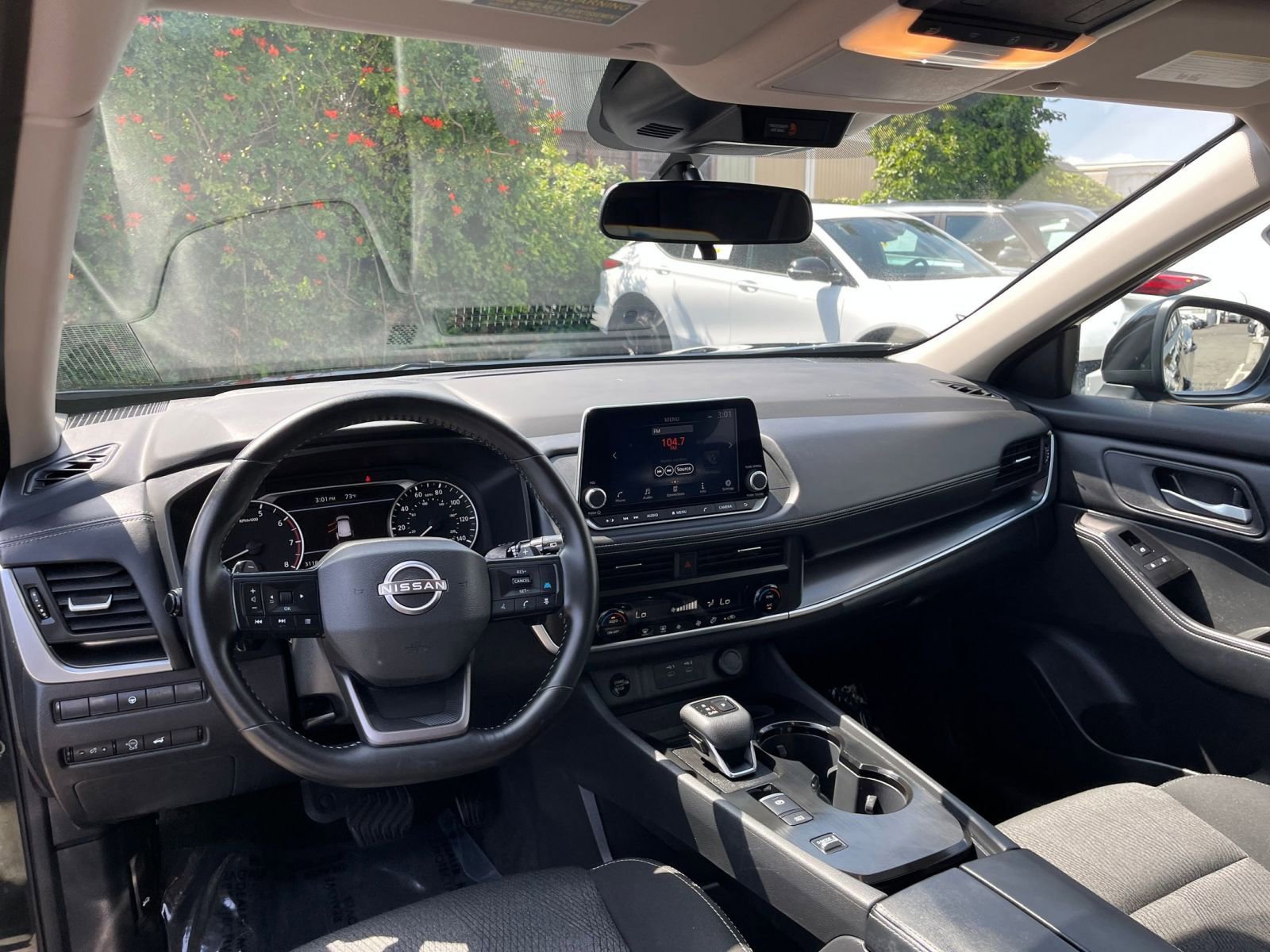 Used 2025 Nissan Rogue SV FWD image 35