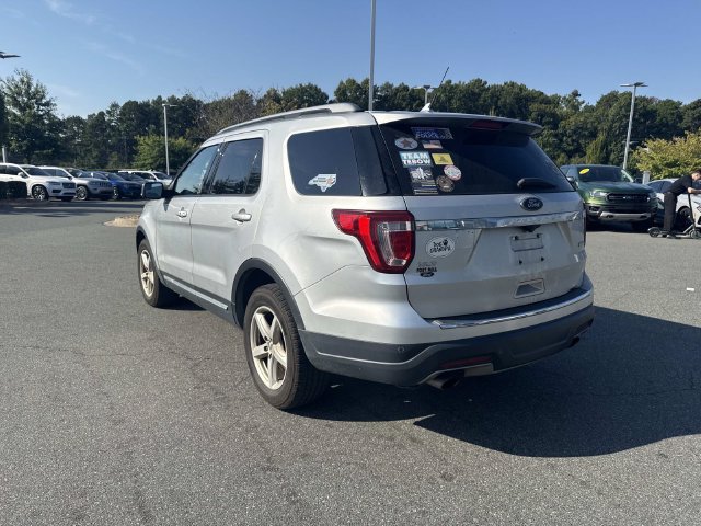 Used 2018 Ford Explorer XLT w/ Equipment Group 202A FWD image 6