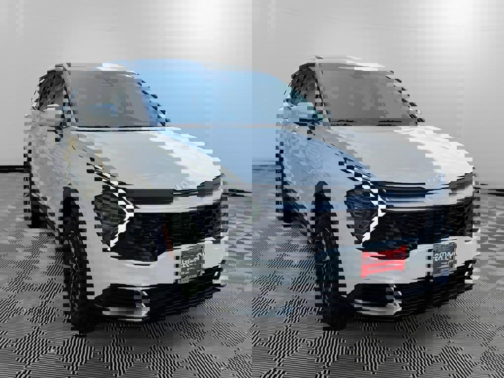 New 2025 Kia Sportage LX image 3