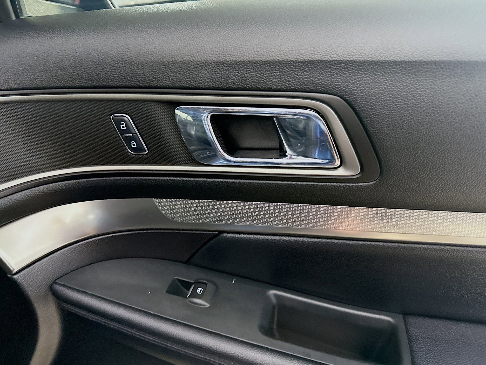 Used 2018 Ford Explorer XLT w/ Equipment Group 202A image 31