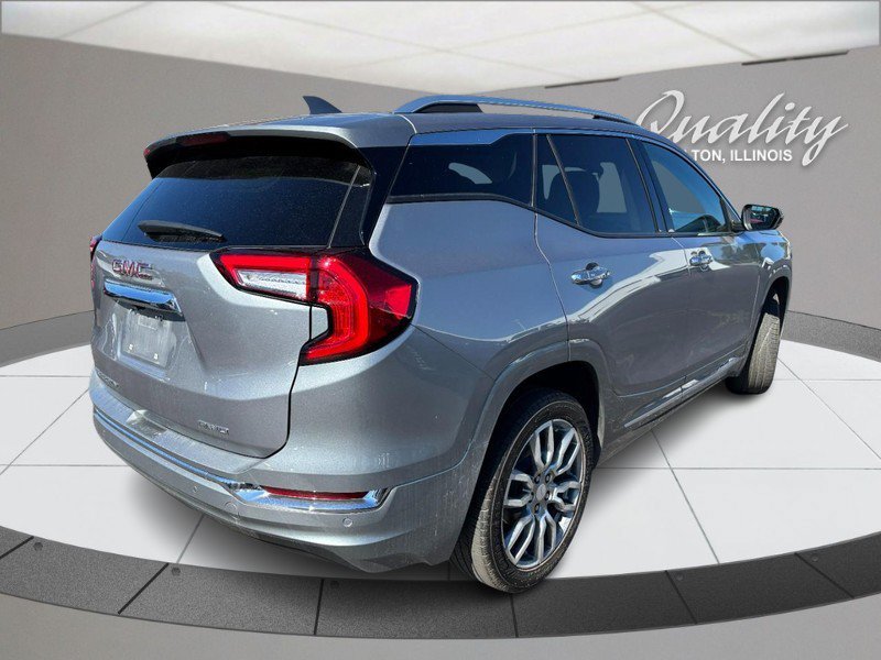 Used 2023 GMC Terrain Denali w/ Denali Premium Package AWD/4WD image 4
