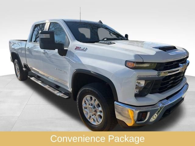 Used 2025 Chevrolet Silverado 2500 LT image 4
