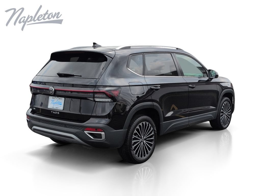 Used 2025 Volkswagen Taos SE FWD image 6