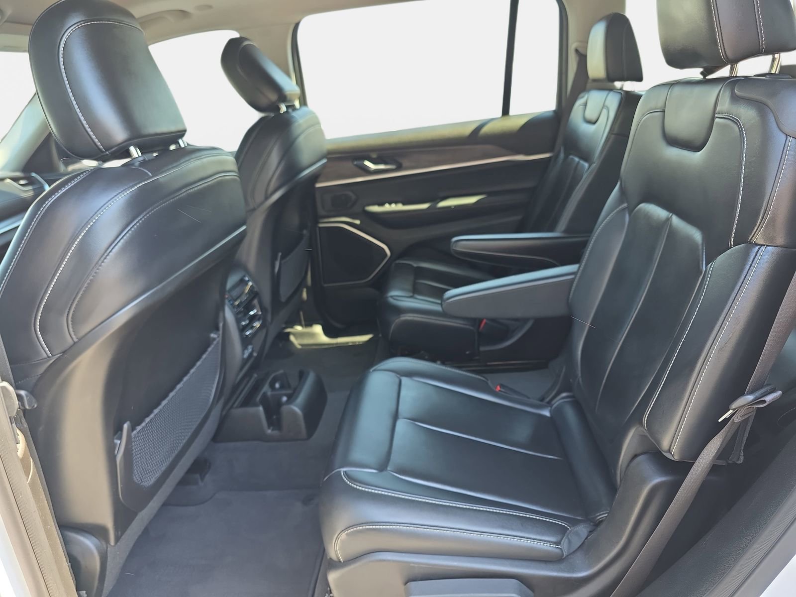 Used 2021 Jeep Grand Cherokee L Limited AWD/4WD image 15