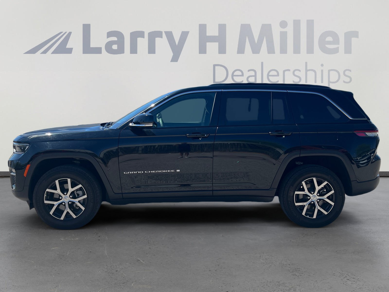 Certified 2024 Jeep Grand Cherokee Limited RWD image 2