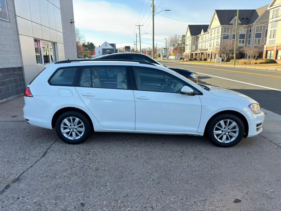 Used 2015 Volkswagen Golf S image 8
