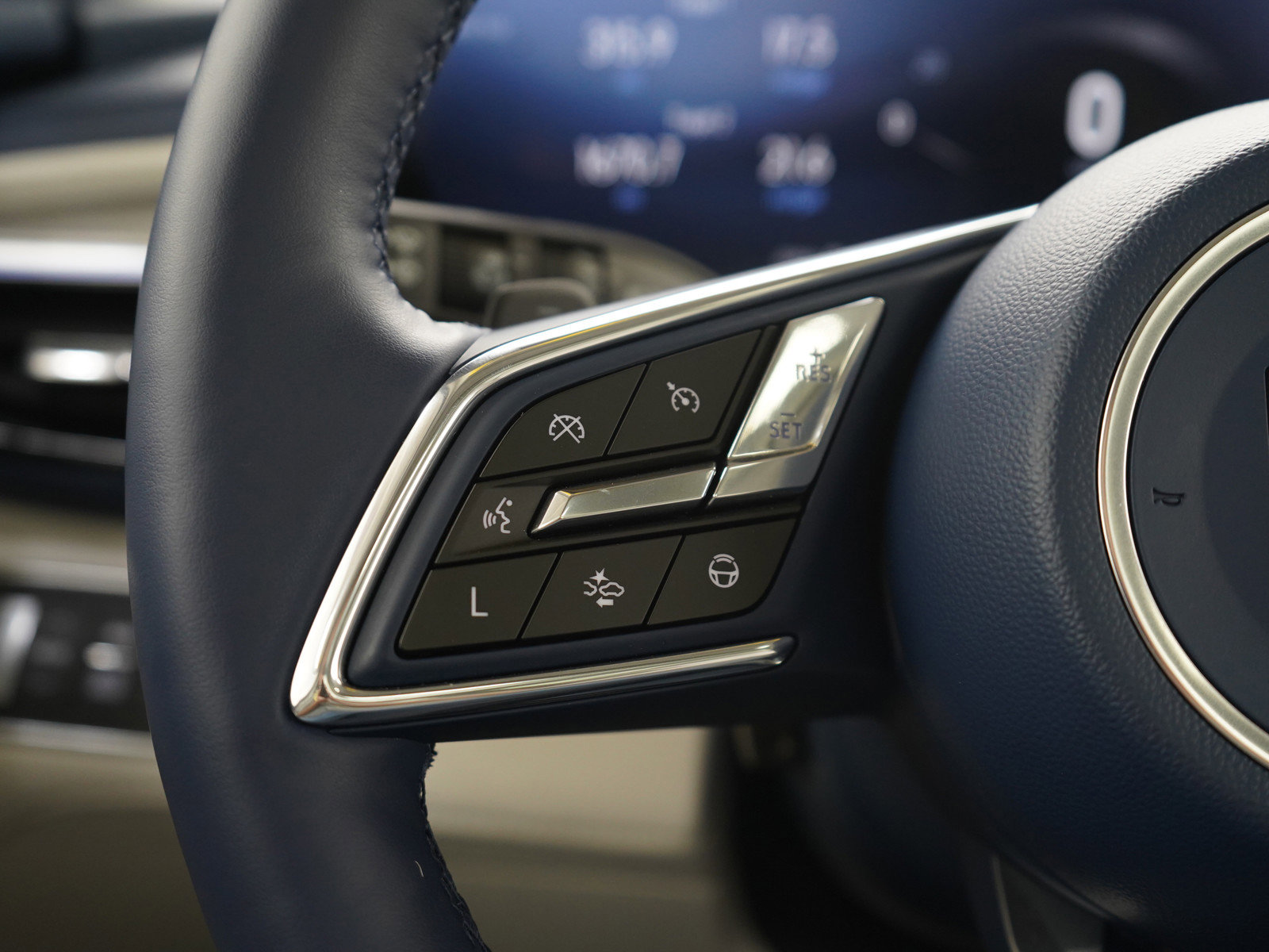 Used 2025 Buick Enclave Avenir image 28