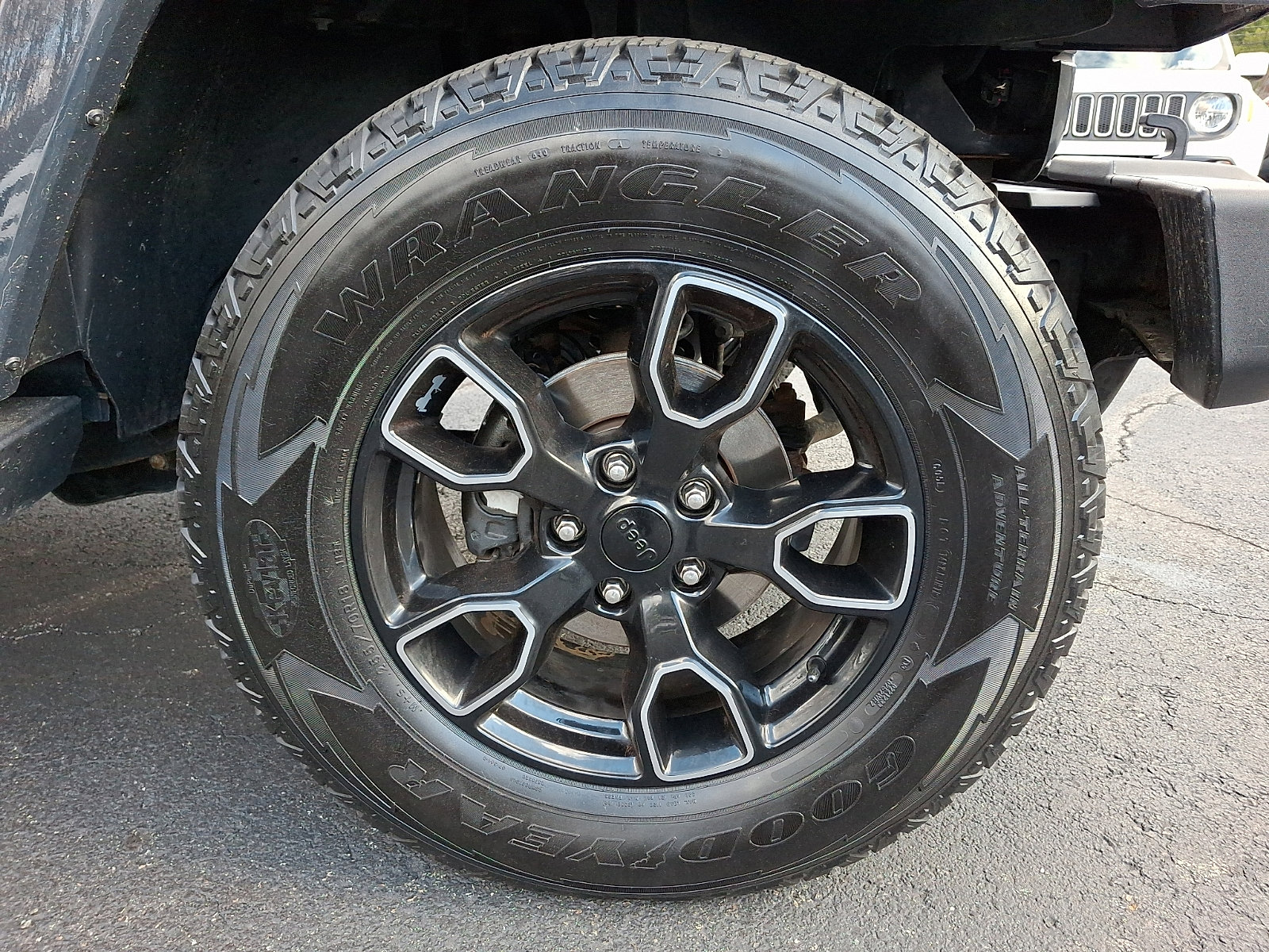 Certified 2017 Jeep Wrangler Unlimited Sahara image 8