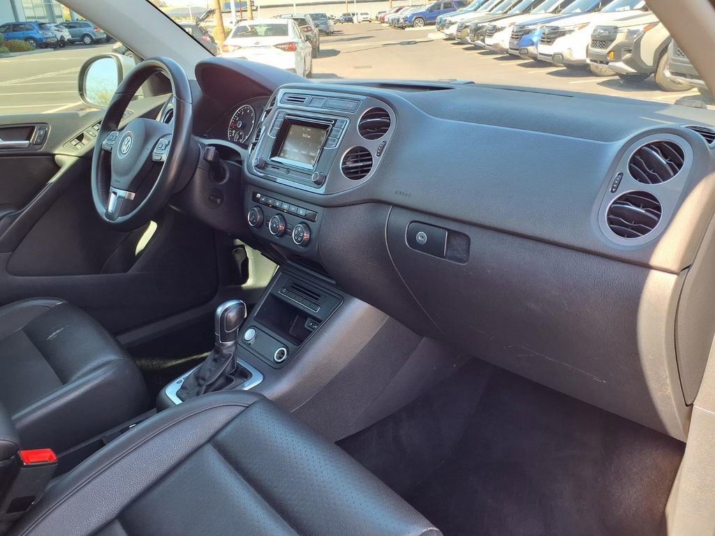 Used 2016 Volkswagen Tiguan S image 18