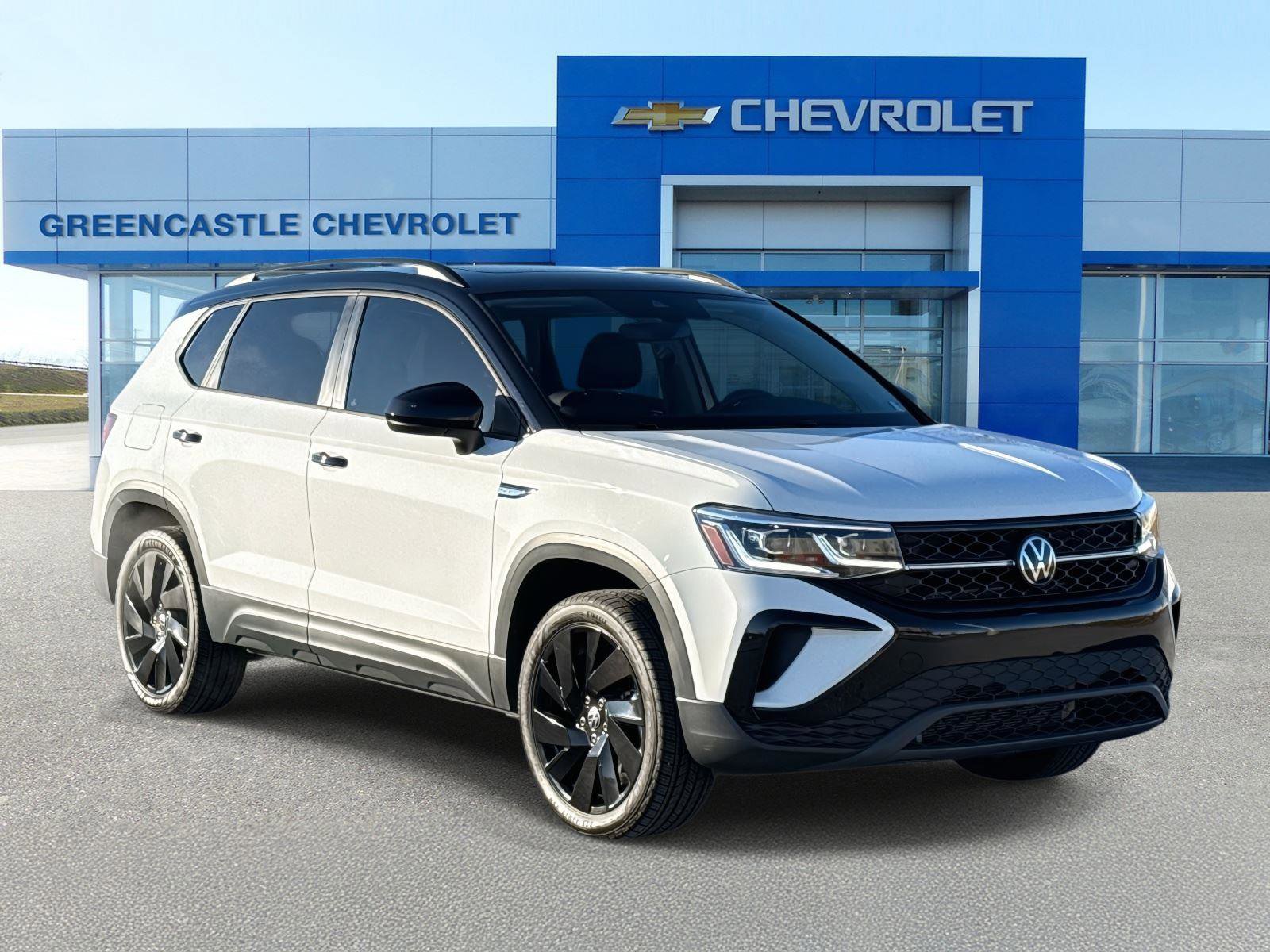 Used 2024 Volkswagen Taos SE image 1