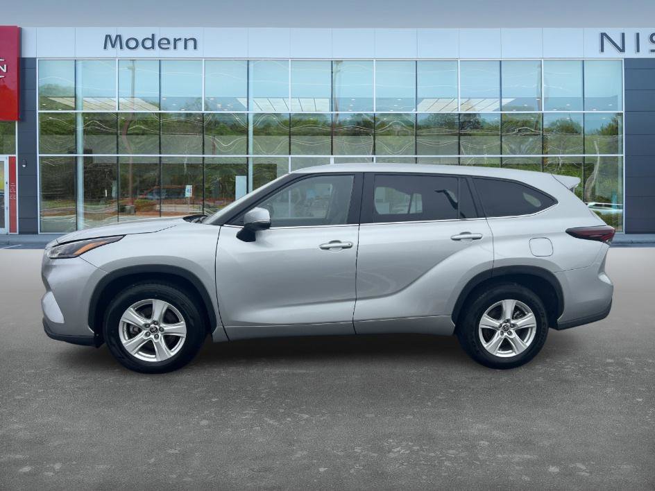 Used 2024 Toyota Highlander LE image 8