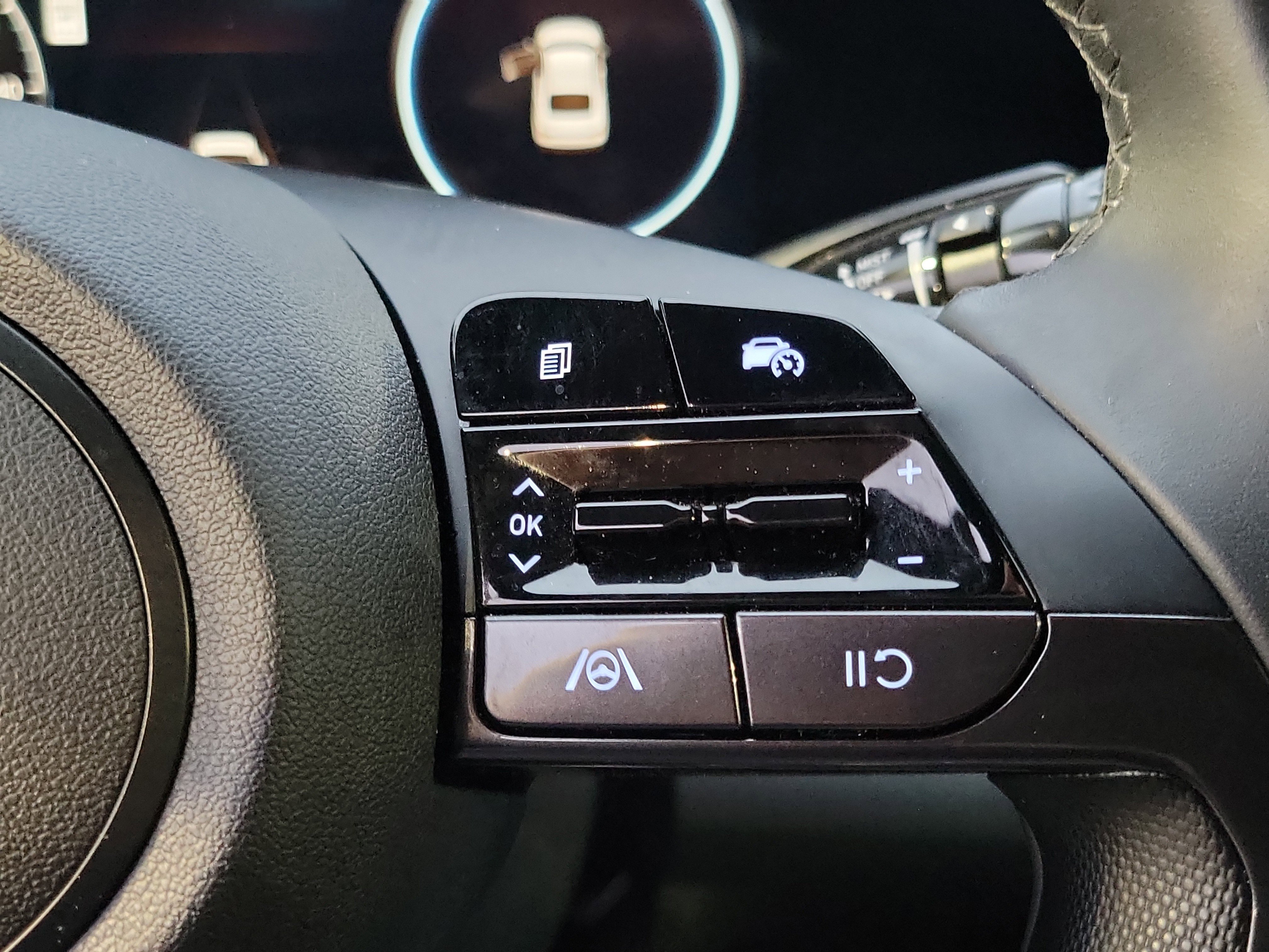 Certified 2025 Hyundai Elantra SEL image 10