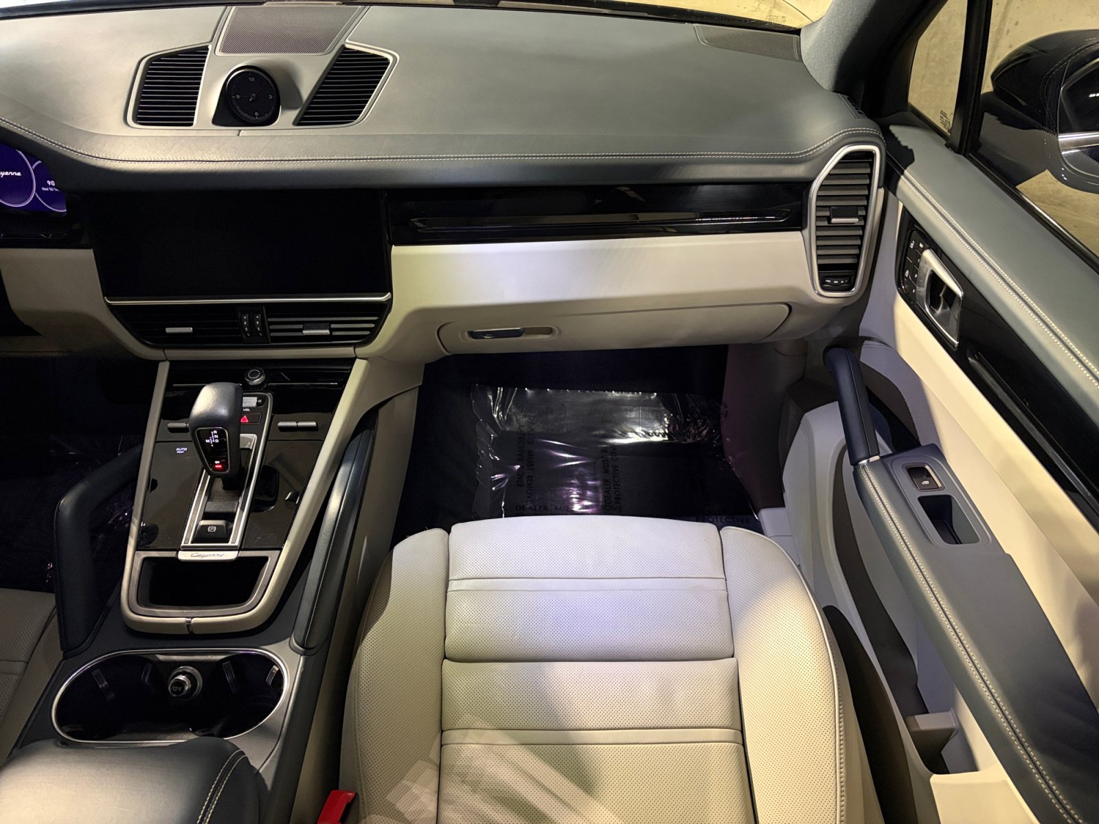 Certified 2023 Porsche Cayenne AWD/4WD image 25